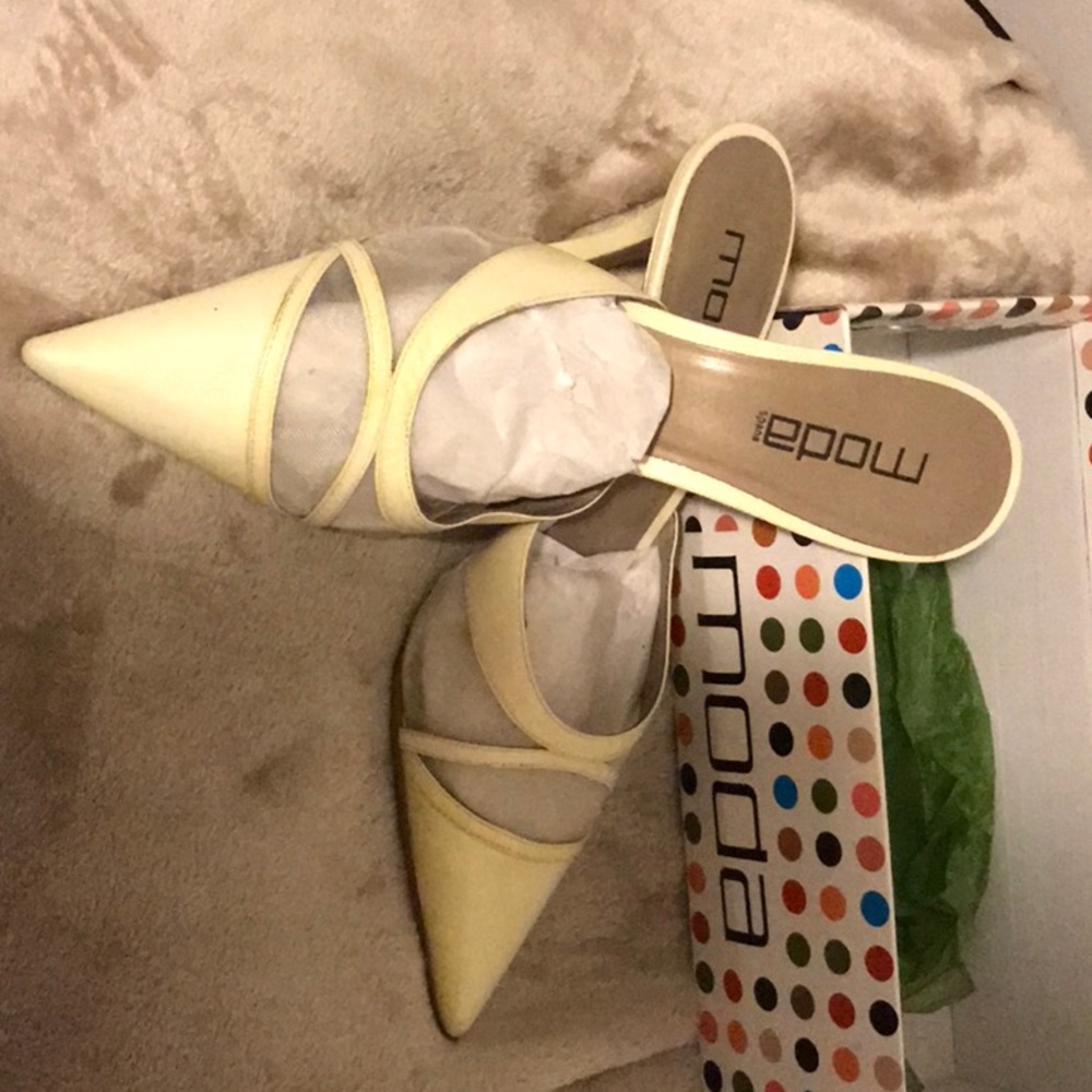 Shoes - Picture 3 of 4